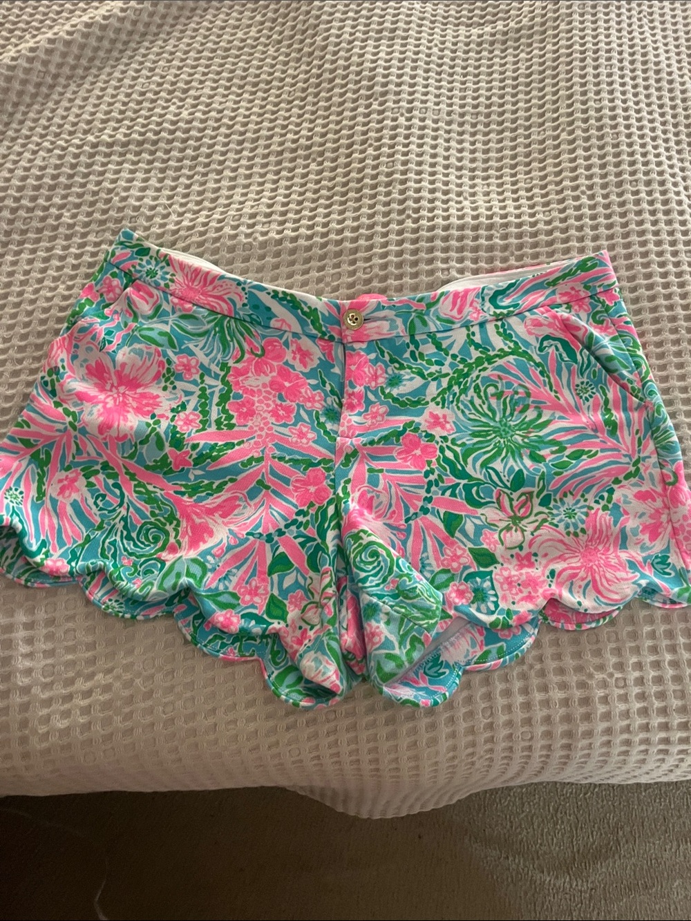 Lily Pulitzer Floral Scalloped edge shorts